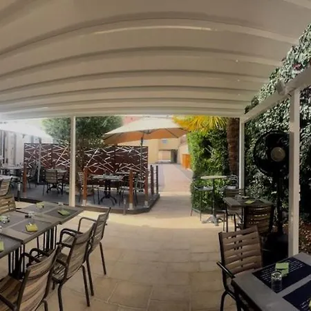 Logis Le Lion D'or Hotel