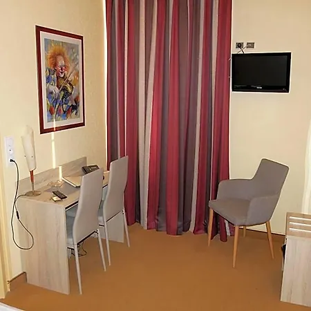 Logis Le Lion D'or Hotel